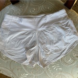 lululemon- Hotty hot low- rise lined short 2.5”
